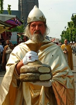 Heilig Bloed Processie in Hoogstraten (op 25 km van Princenhage en Breda) vindt elk jaar plaats in de week van Prinksteren.