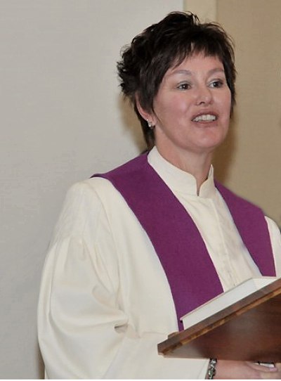Ds. Saskia van Meggelen tijdens de afscheidsdienst in Almkerk, 8 december 2013