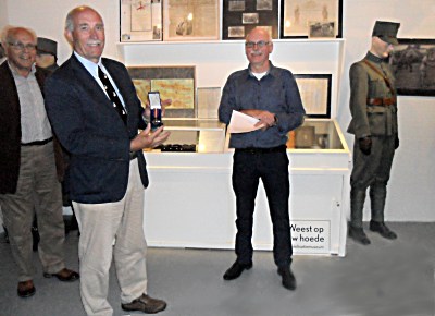 Frank Ruckzynski en Pim Monné tijdens de opening van het Prinsenbeeks Museum 'Weest op uw hoede'