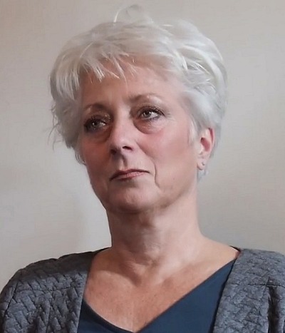 Zichtbaar geroerd door de lovende woorden welke o.m. door burgemeester Depla en Rinie van de Linden aan haar gericht werden, in gezelschap van haar Jan, de voltallige Dorpsraad en andere prominenten als o.m. ondernemer Arie Roobol, nam Marian Verheij de versierselen in ontvangst van Lid in de orde van Oranje-Nassau (19.11.2016)