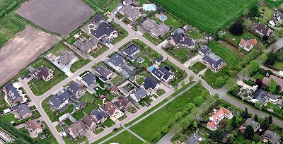 Zicht op de nieuwste woonwijk in Effen, gemeente Breda, wijk Princenhage. De meeste huizen daar zijn gebouwd voor bewoners die hun oude thuis gesloopt zagen in verband met het verleggen van de A16 en de aanleg van de HSL in de periode na het jaar 2000.